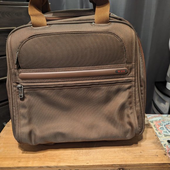 Tumi Wheeled Overnight Bag - Picture 4 of 9